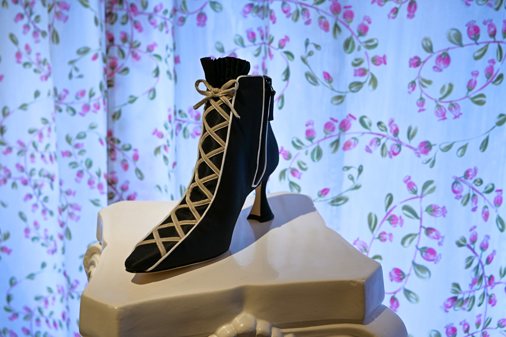 マリー・アントワネット by マノロ ブラニク アフタヌーンティー