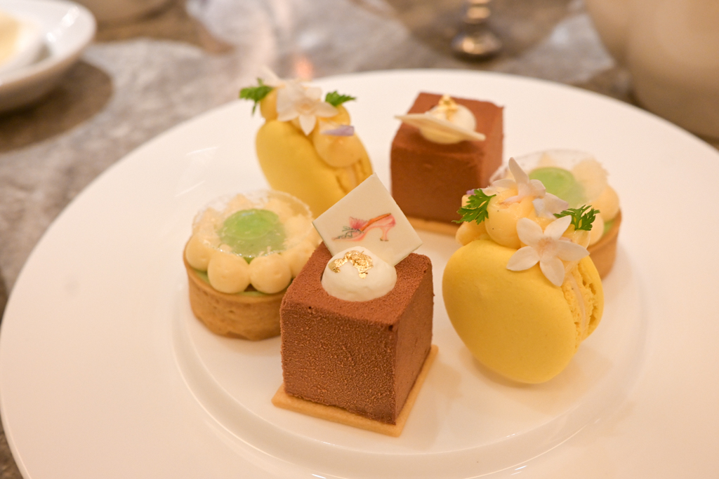 マリー・アントワネット by マノロ ブラニク アフタヌーンティー