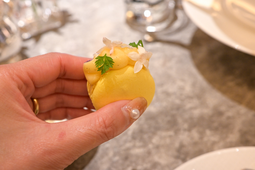 マリー・アントワネット by マノロ ブラニク アフタヌーンティー