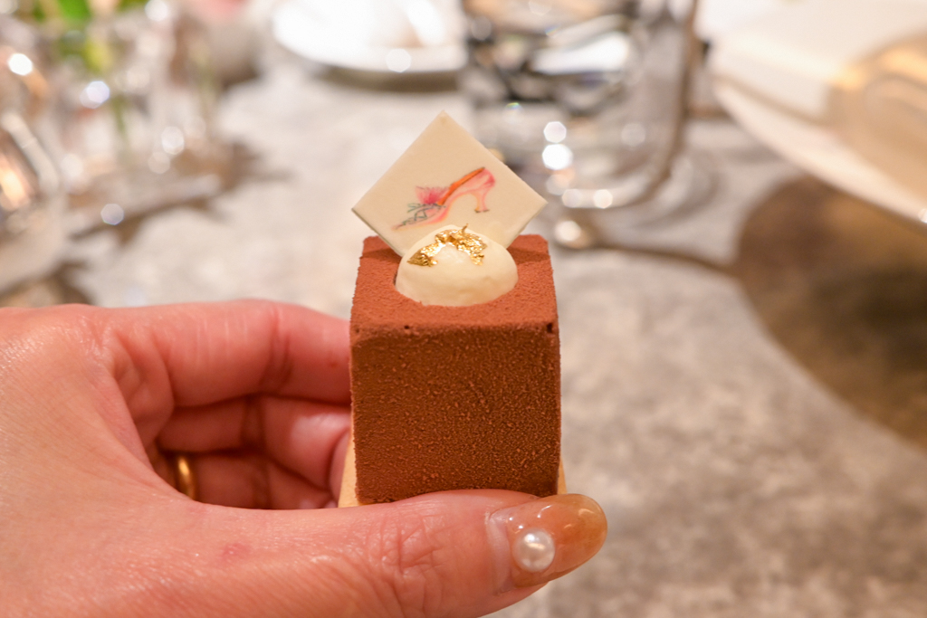 マリー・アントワネット by マノロ ブラニク アフタヌーンティー