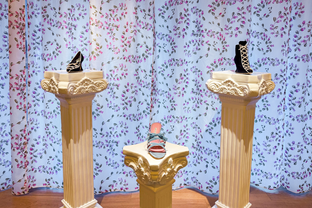 マリー・アントワネット by マノロ ブラニク アフタヌーンティー