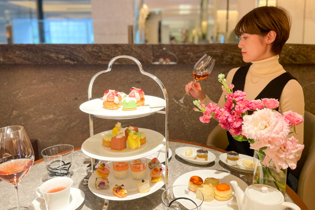 マリー・アントワネット by マノロ ブラニク アフタヌーンティー