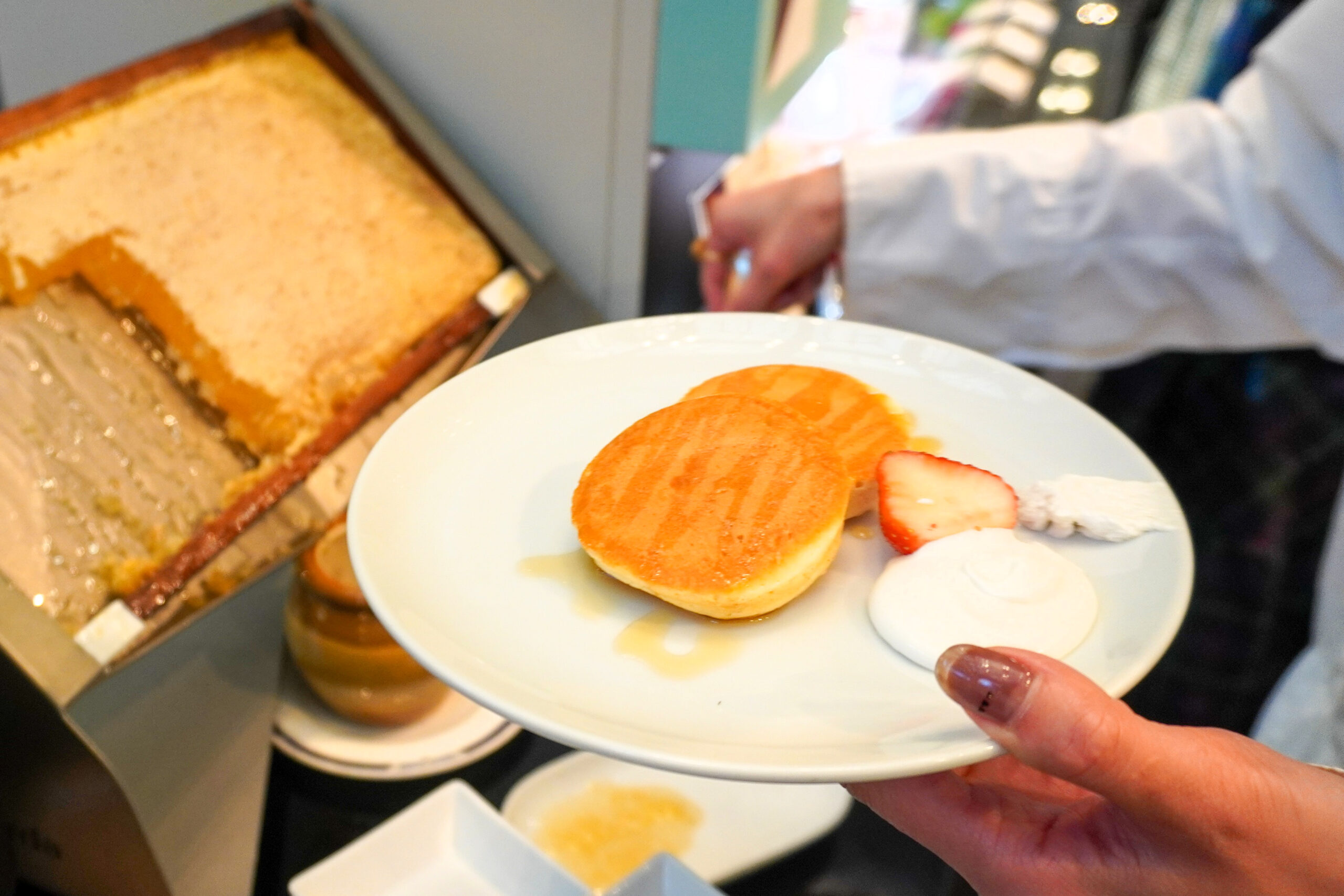 ホテルニューオータニ大阪 さつきラウンジ いちごビュッフェ ジュエリーテーマ 特製パンケーキ