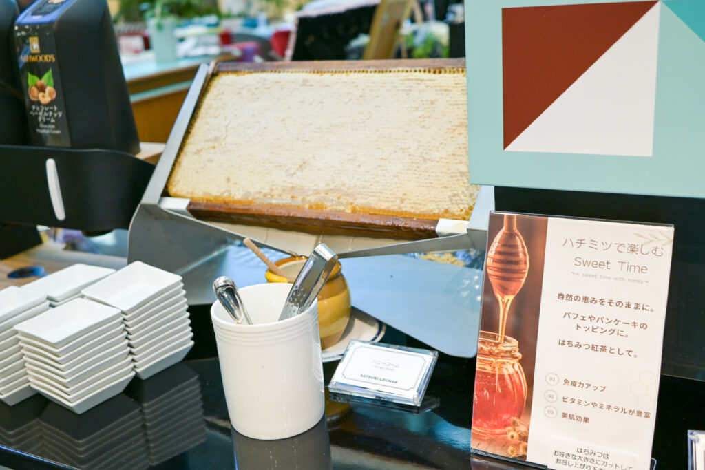 ホテルニューオータニ大阪 さつきラウンジ いちごビュッフェ ジュエリーテーマ ハニーコーム