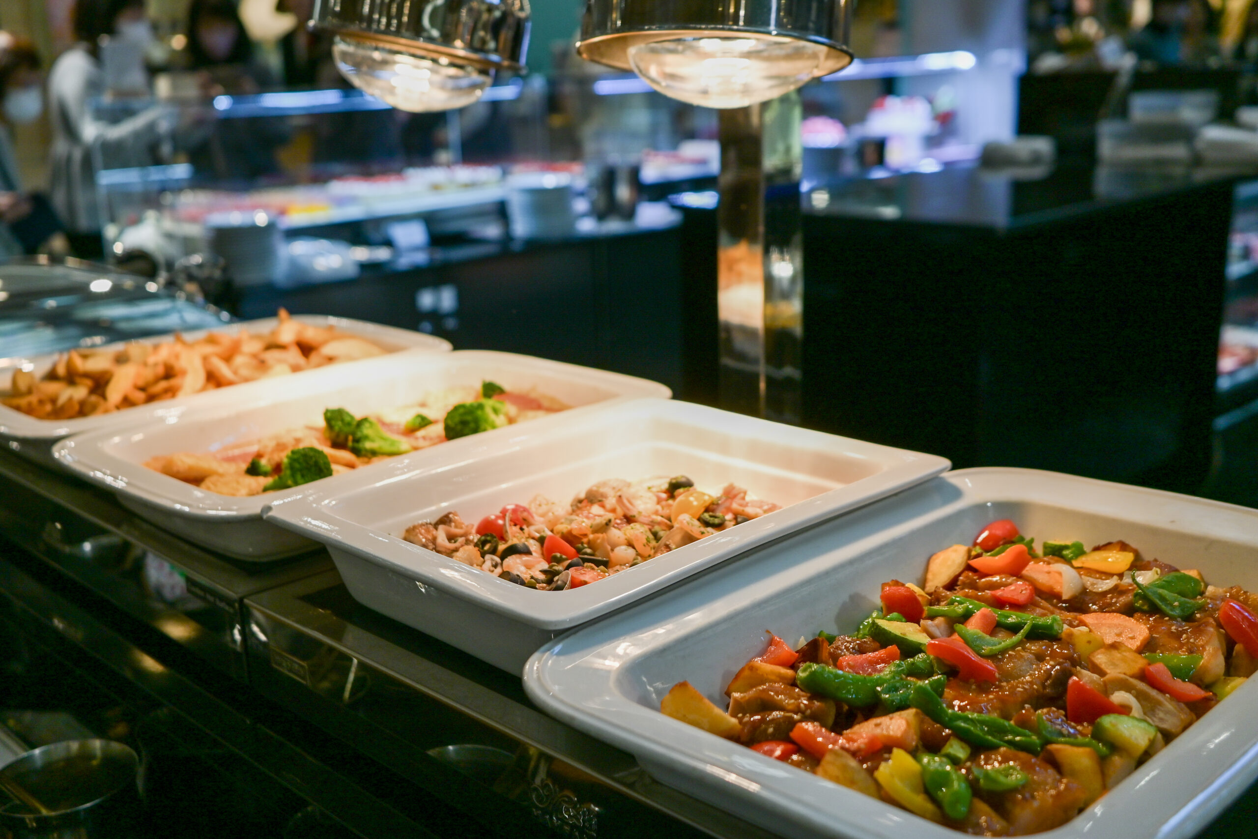 ホテルニューオータニ大阪 さつきラウンジ いちごビュッフェ ジュエリーテーマ 寿司・惣菜・サンドイッチなどのセイヴォリー