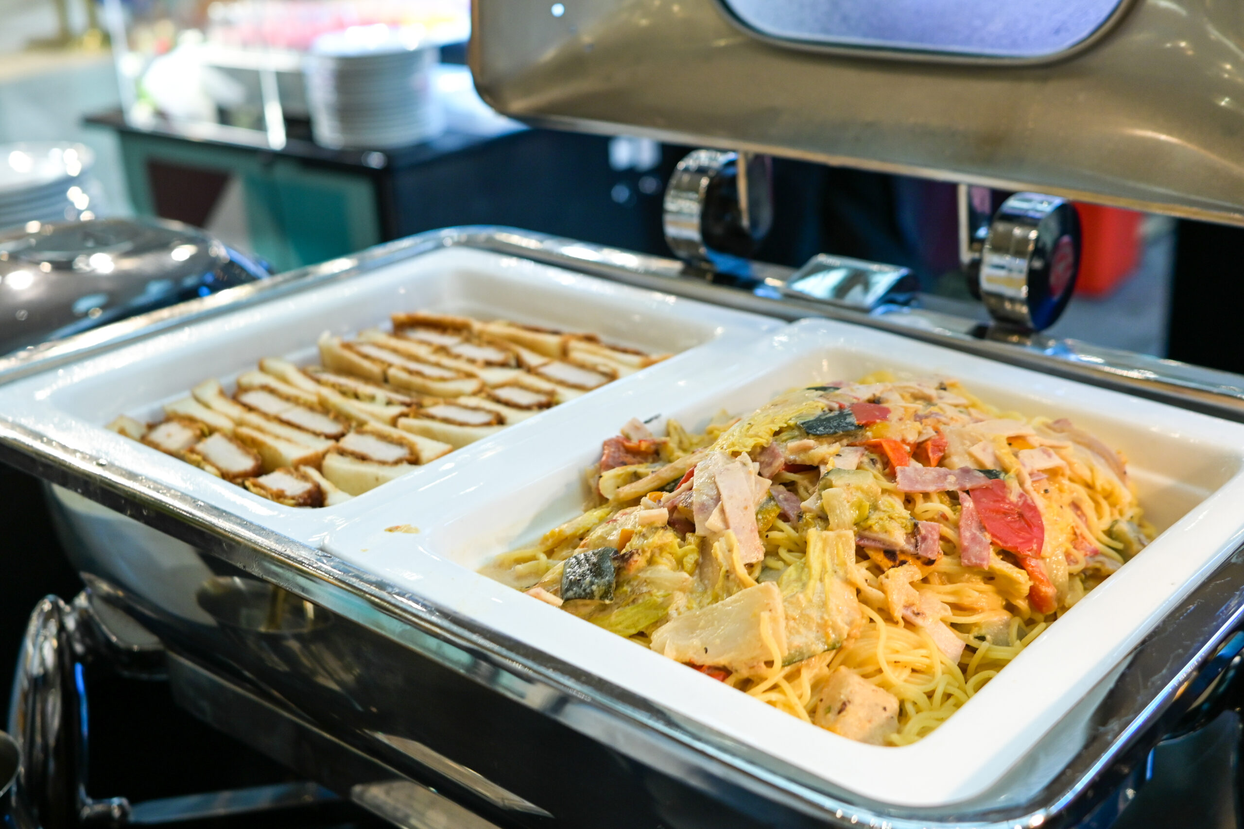 ホテルニューオータニ大阪 さつきラウンジ いちごビュッフェ ジュエリーテーマ 寿司・惣菜・サンドイッチなどのセイヴォリー