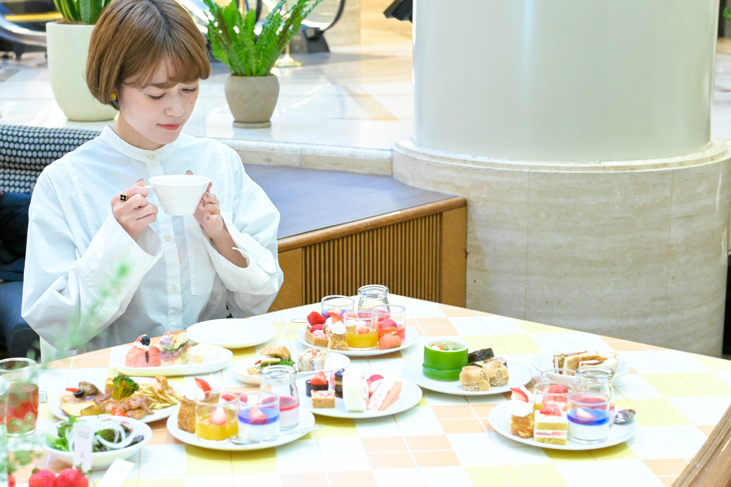 ホテルニューオータニ大阪 さつきラウンジ いちごビュッフェ ジュエリーテーマ