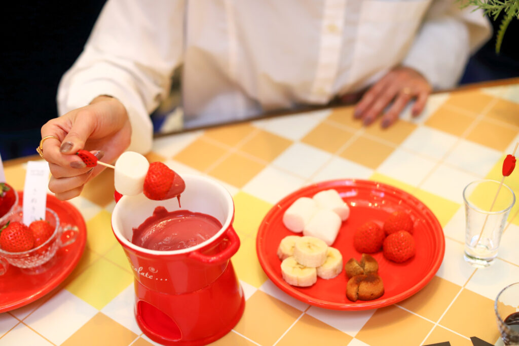 ホテルニューオータニ大阪 さつきラウンジ いちごビュッフェ ジュエリーテーマ オプション「いちごチョコレートフォンデュ」