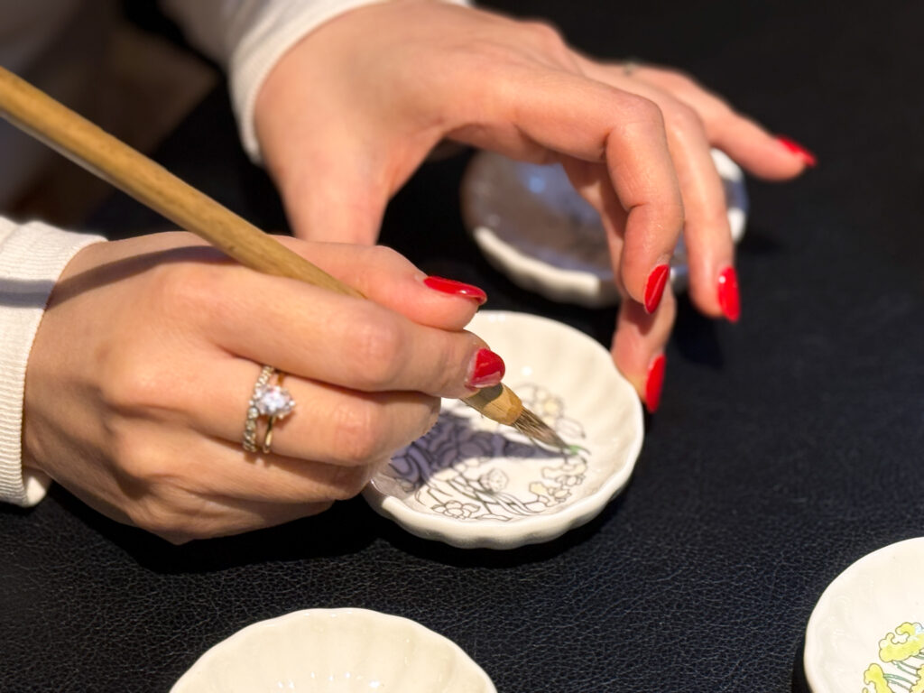 染料と油を用い、下地塗り