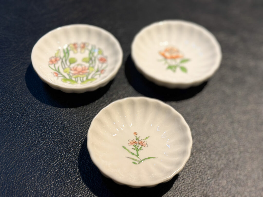 自分で絵づけした豆皿