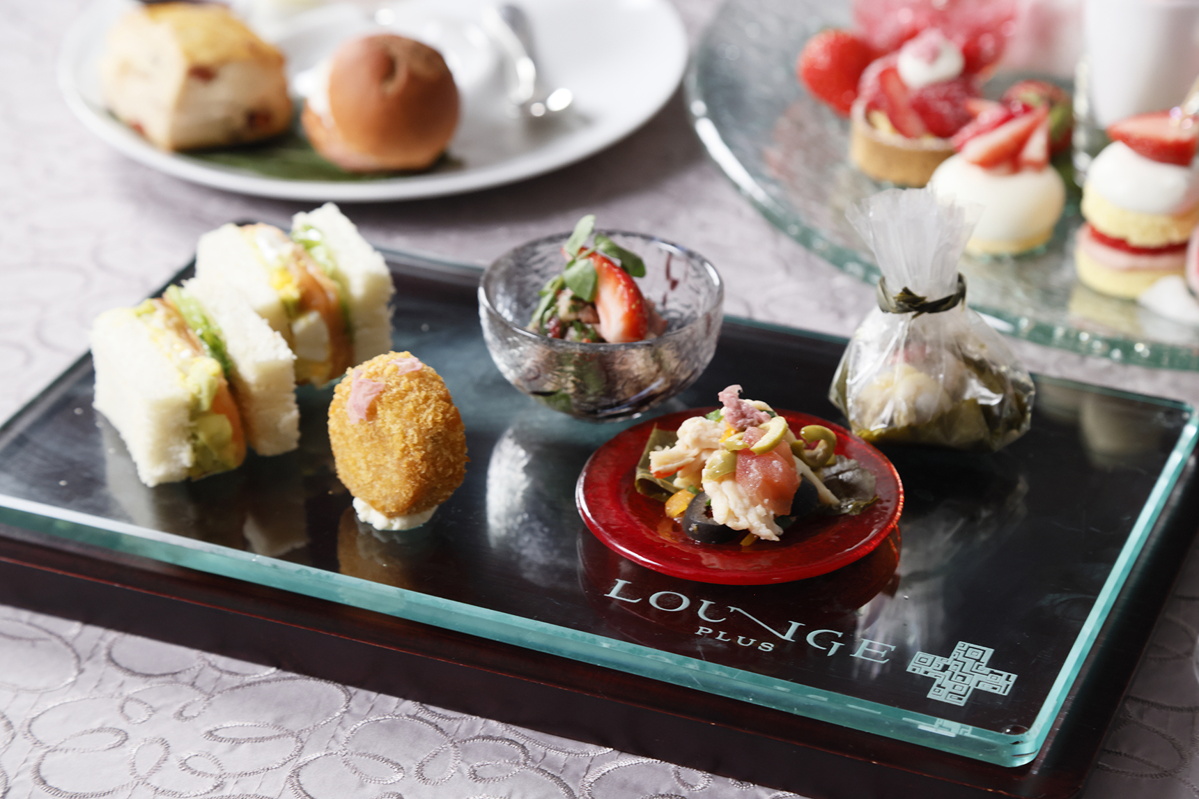 「大阪マリオット都ホテル」桜といちごのアフタヌーンティー セイボリー