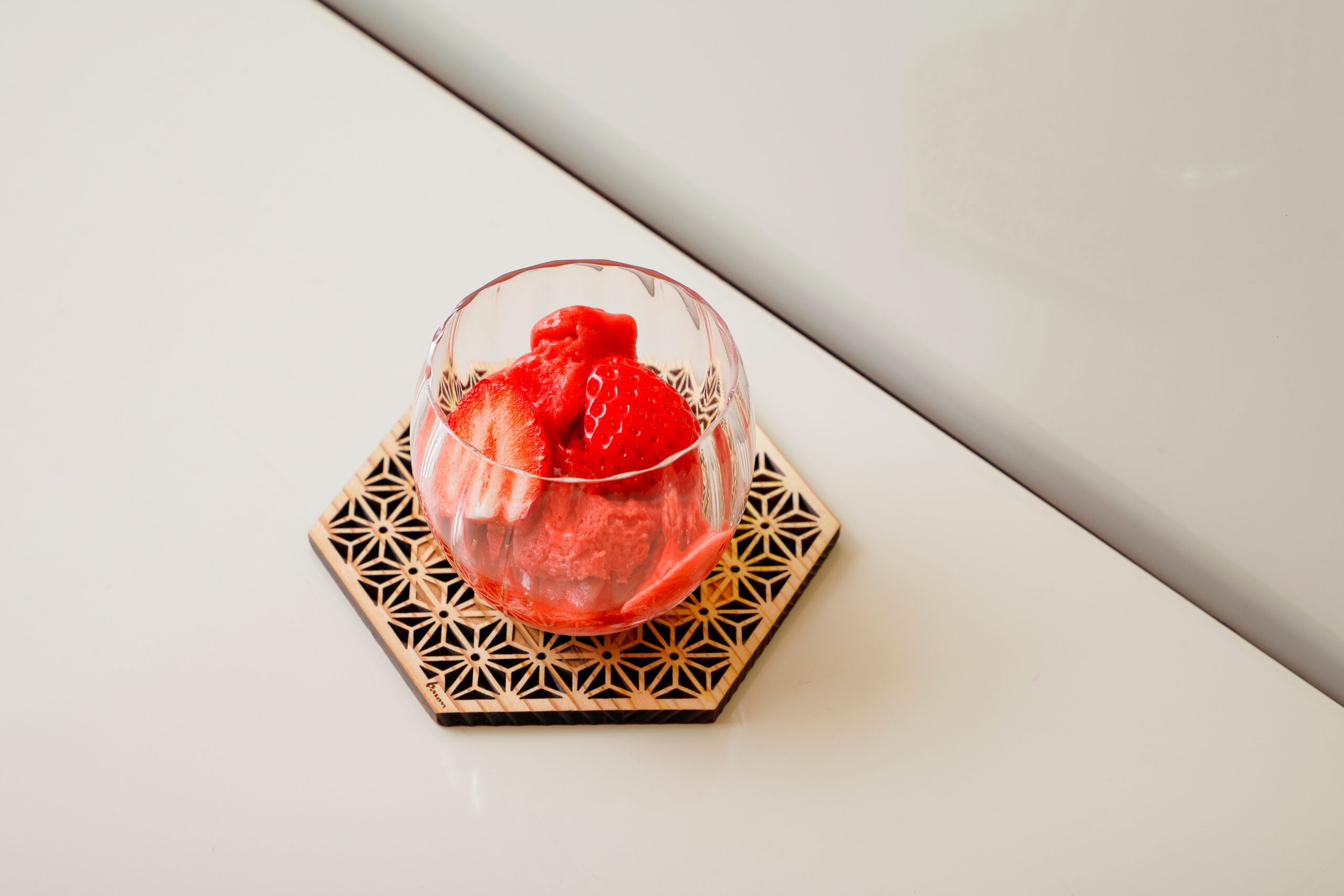 「パーク ハイアット 京都」桜アフタヌーンティー いちごとルバーブのソルベ