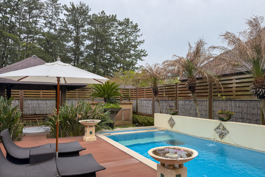 「ラ・松廬」花　プール＆ブロアバス