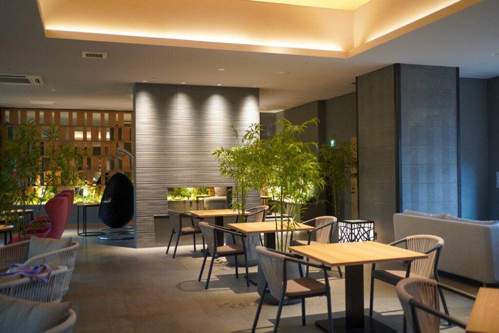 鴨川館　風光　ラウンジ　インテリア