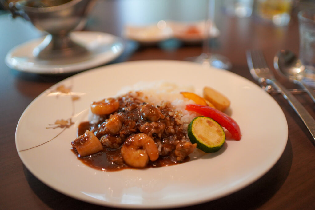 鴨川館　ランチ　カレー