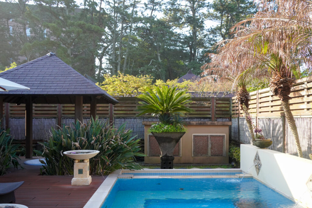 「ラ・松廬」花　プール