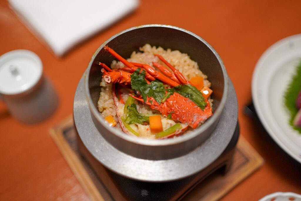 贅沢な伊勢海老の釜飯