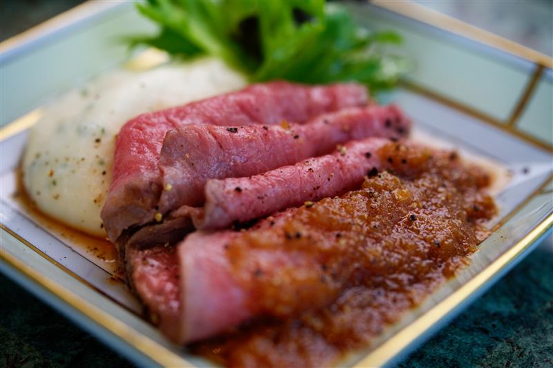 ウォルドーフ・アストリア大阪 アフタヌーンティー ローストビーフ