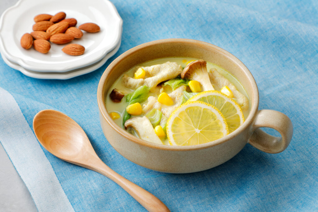 豚しゃぶとレモンのアーモンドミルクカレースープ
