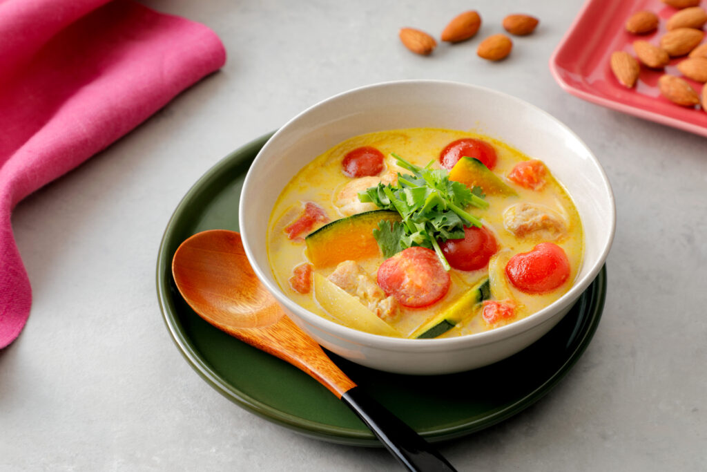 トマトのアーモンドミルクレッドカレースープ