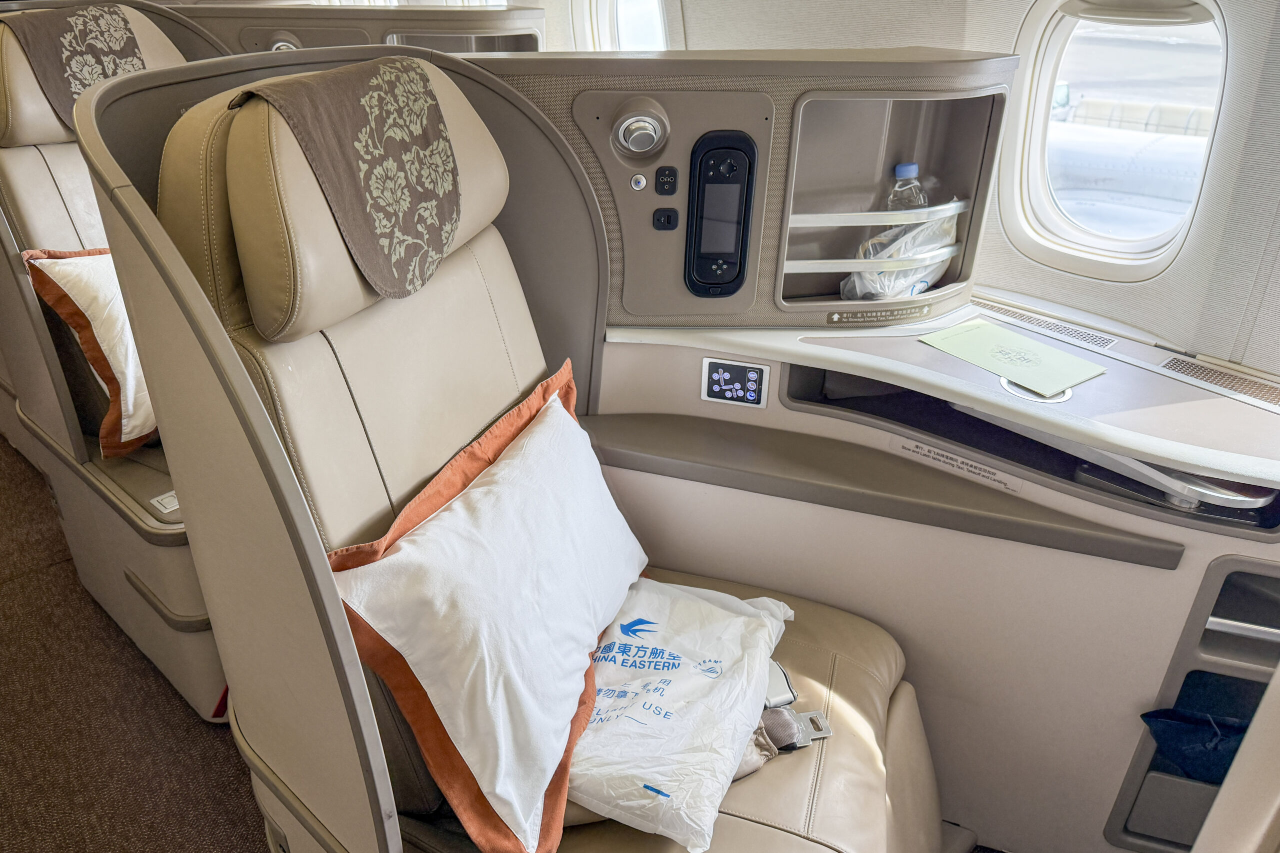 中国東方航空(China Eastern Airlines)」のビジネスクラス