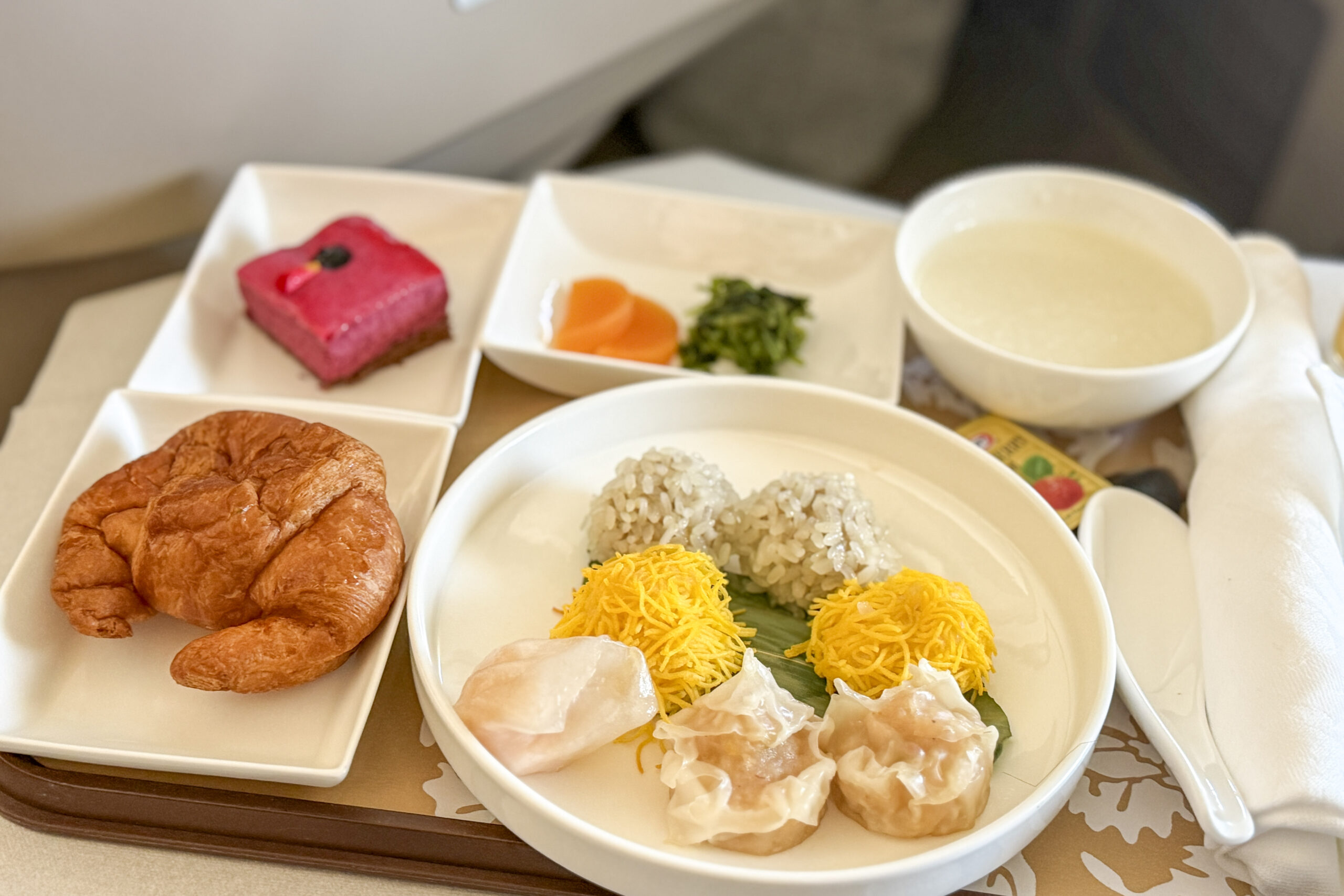 中国東方航空(China Eastern Airlines)」のビジネスクラスミール