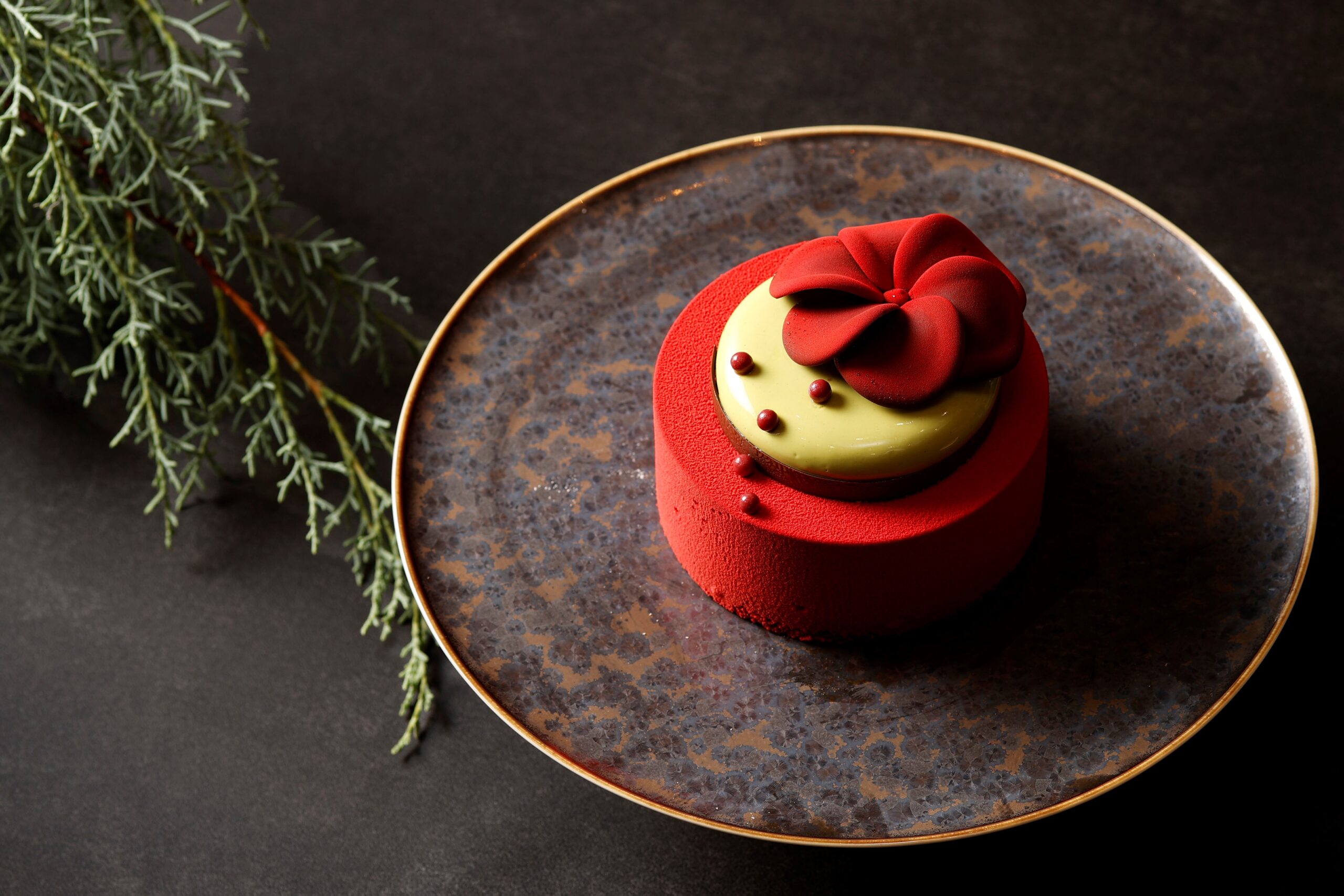 THE KAHALA CHRISTMAS 2025 “ROUGE”