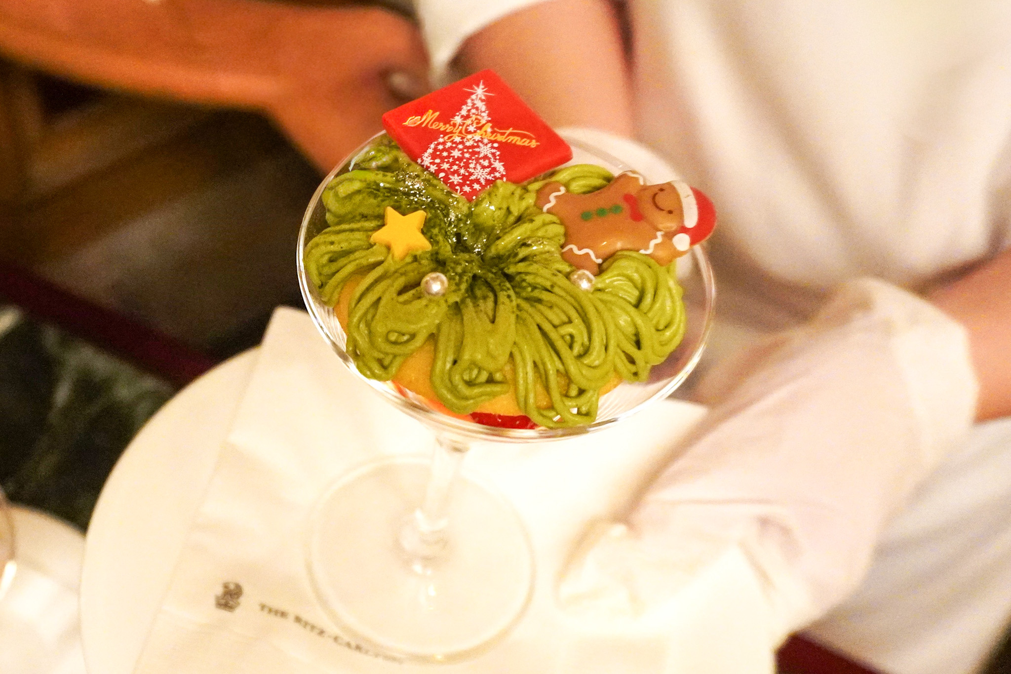 ピスタチオクリームとストロベリーゼリーのクリスマスリース