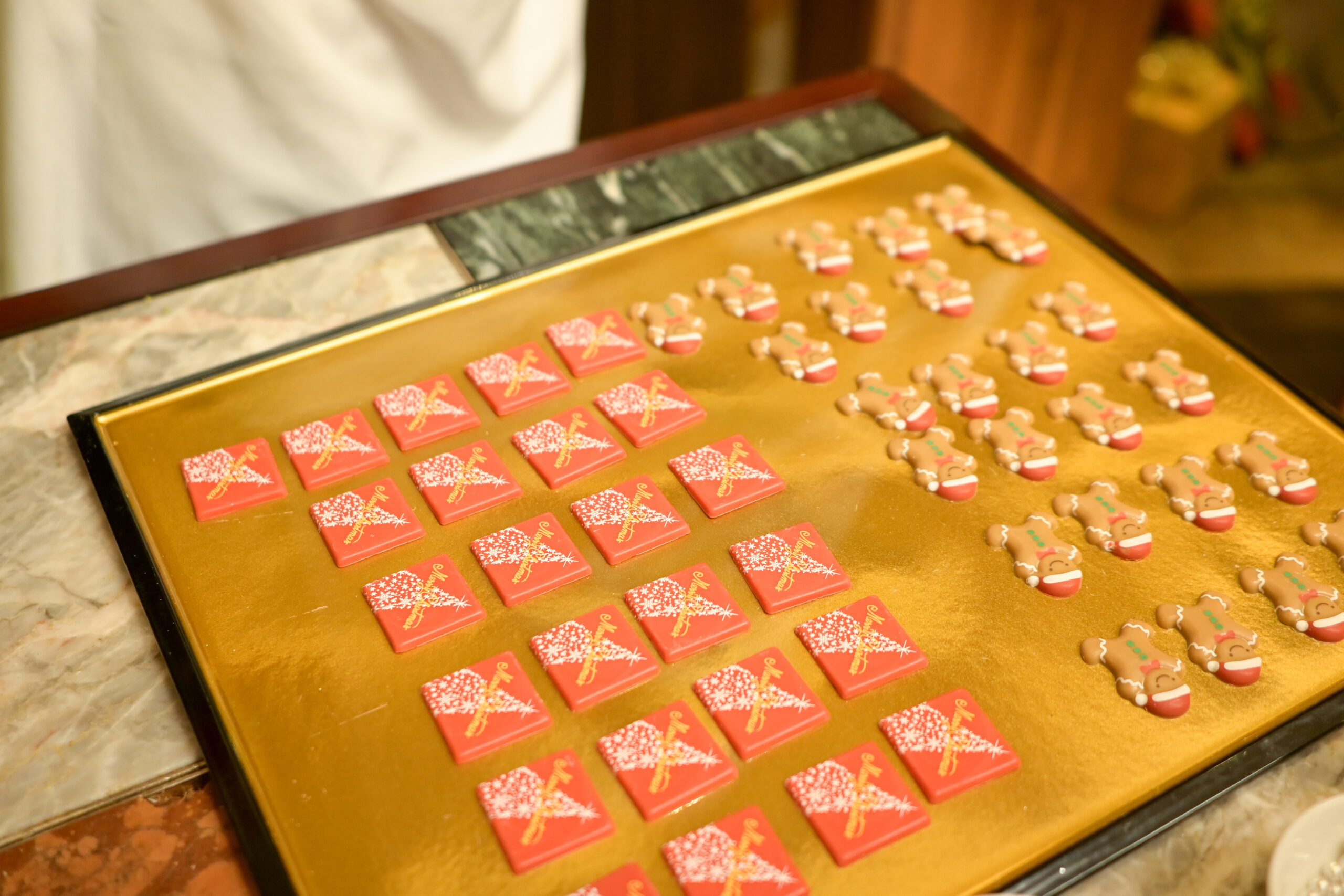 「ピスタチオクリームとストロベリーゼリーのクリスマスリース」