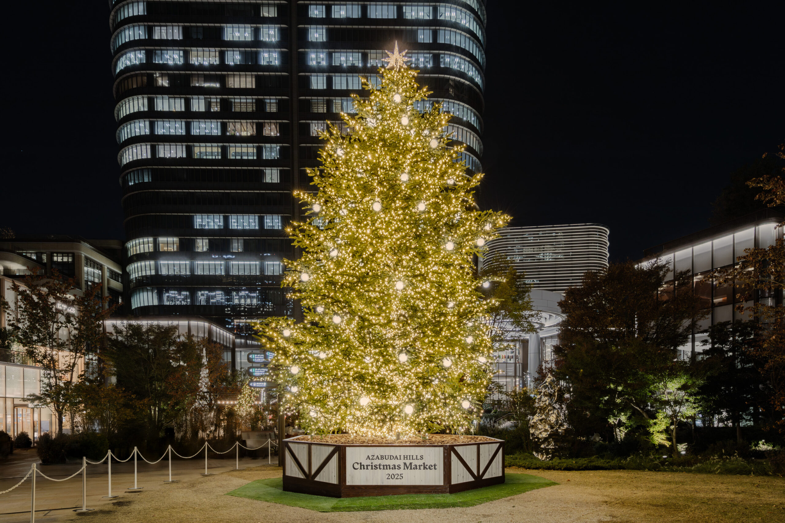 麻布台ヒルズクリスマスツリー