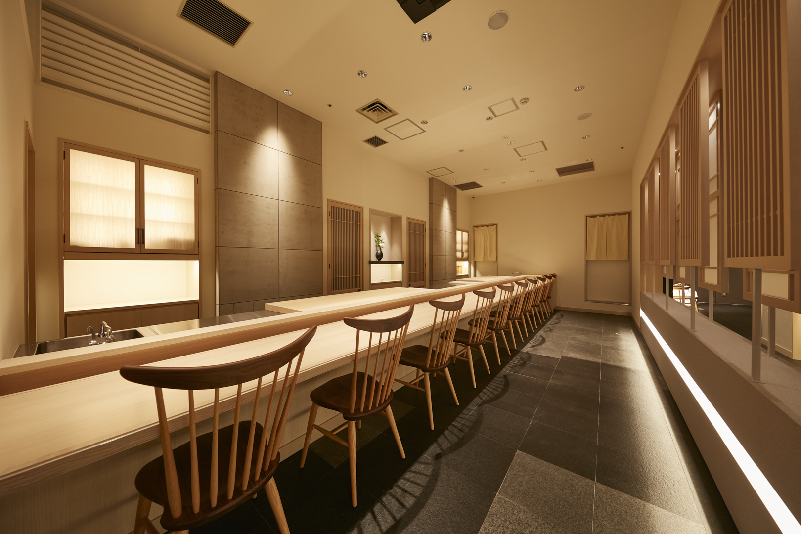 FANCL令和本膳店内