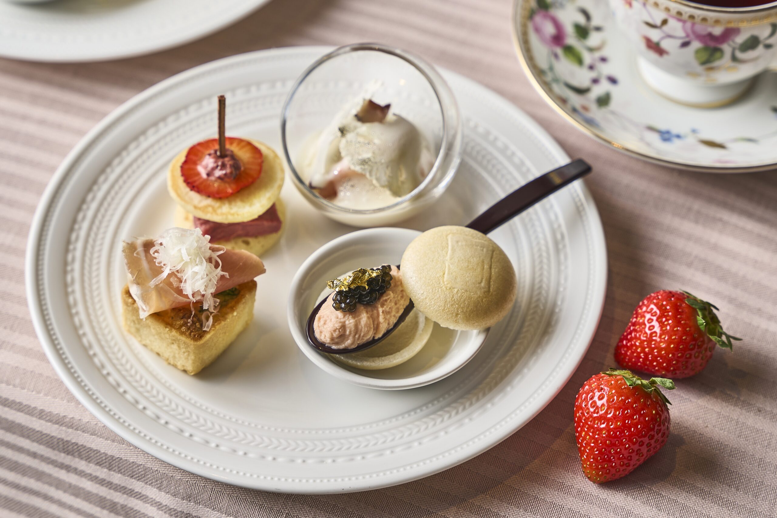 ザ・リッツ・カールトン・大阪ストロベリーアフタヌーンティー