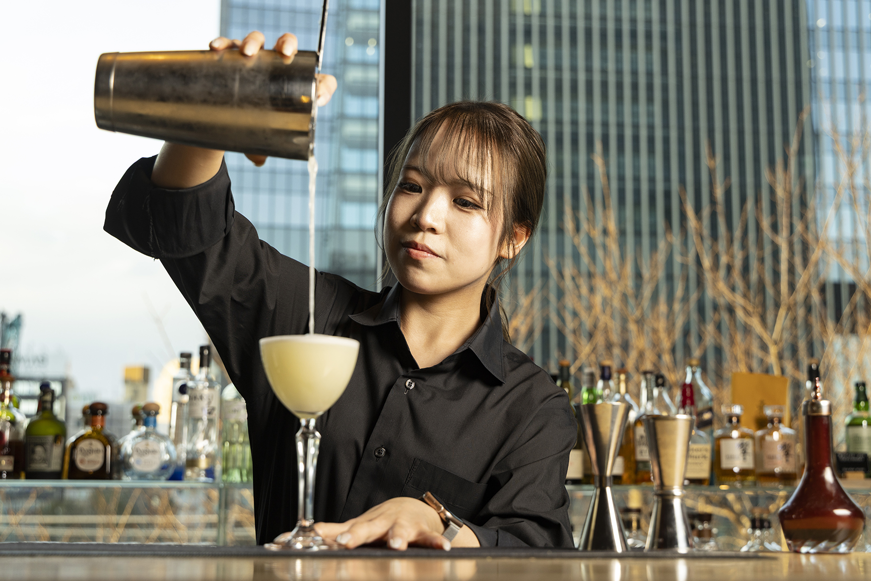 バーテンダーの尾崎由里香さん