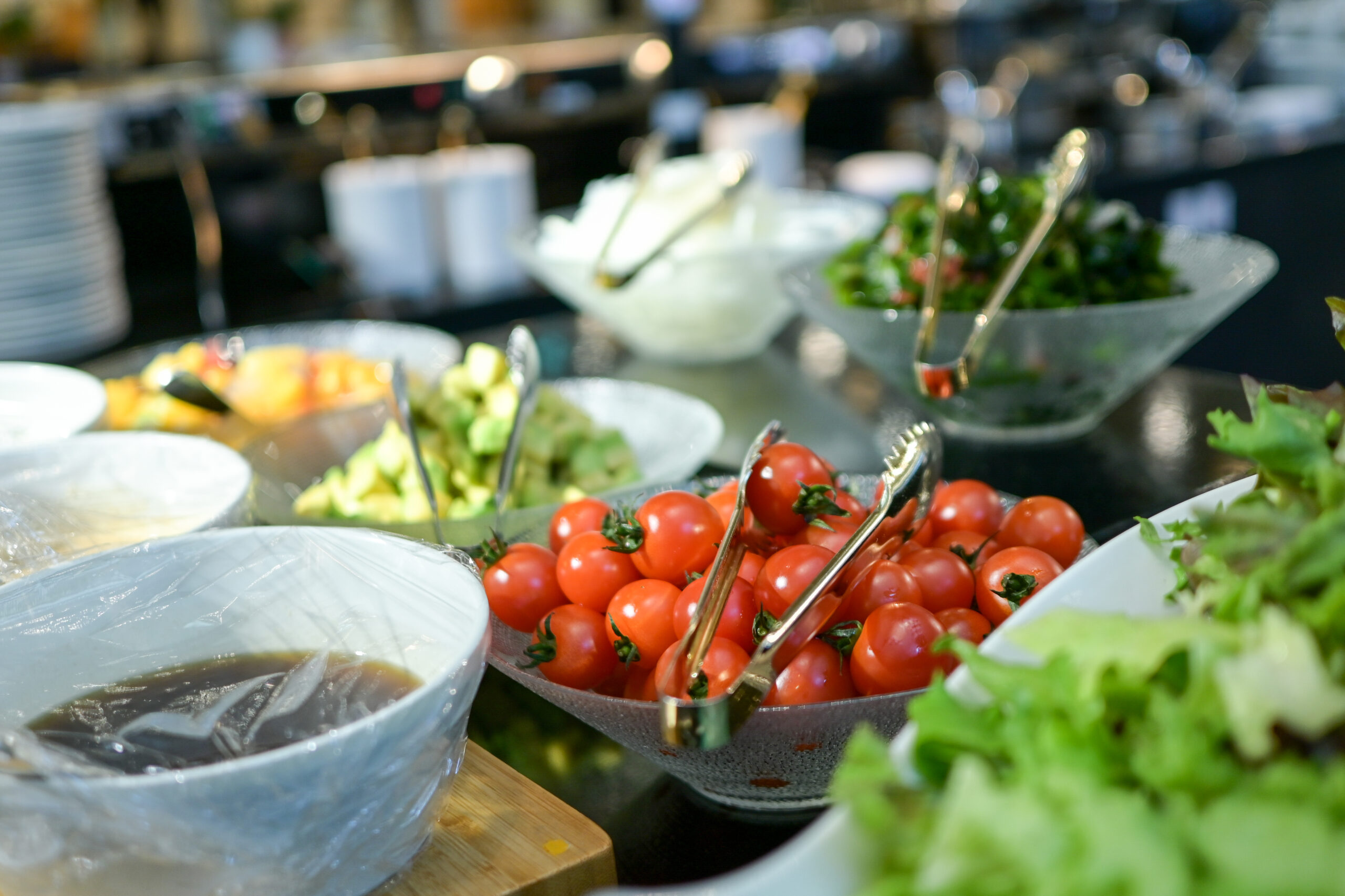 ホテルニューオータニ大阪 さつきラウンジ いちごビュッフェ ジュエリーテーマ 寿司・惣菜・サンドイッチなどのセイヴォリー