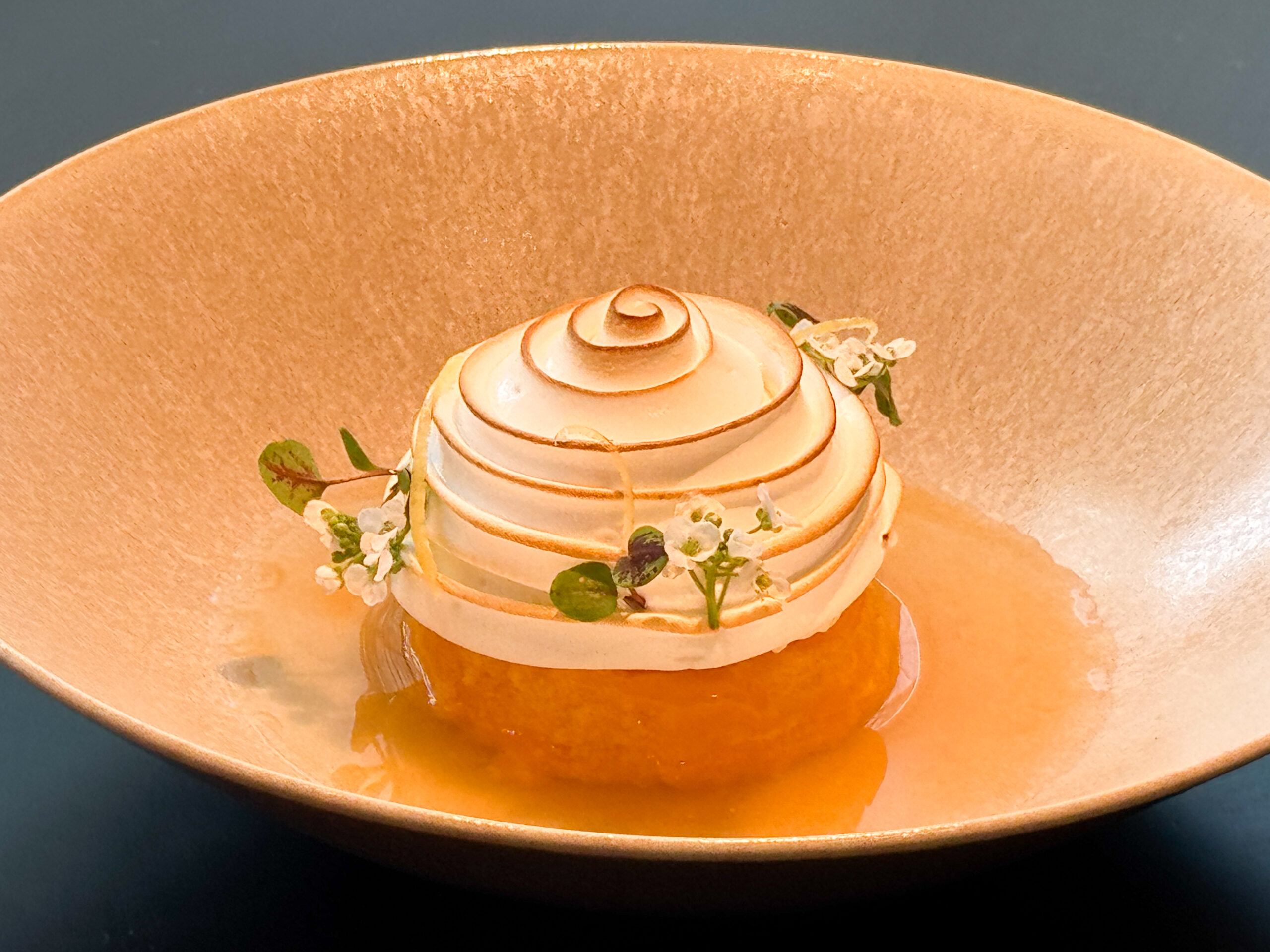 デザートの「オレンジとアニスのボムアラスカ」