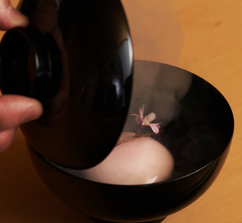 「バンヤンツリー・東山 京都」桜のアフタヌーンティー フロマージュブラン桜の花の葛ソース