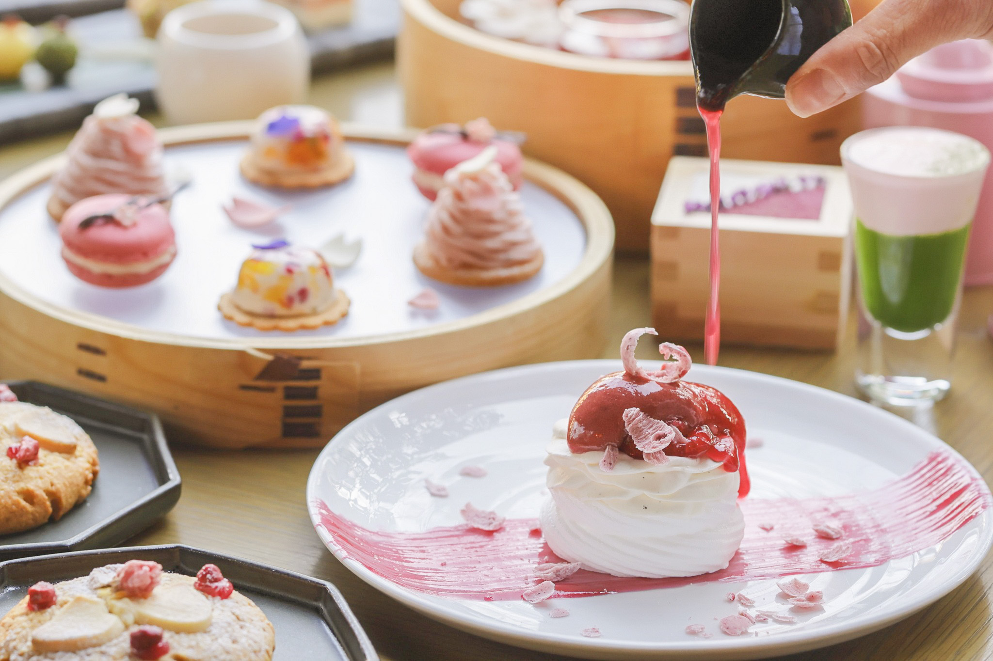 「HOTEL THE MITSUI KYTO」SAKURAアフタヌーンティー 桜のパブロヴァ