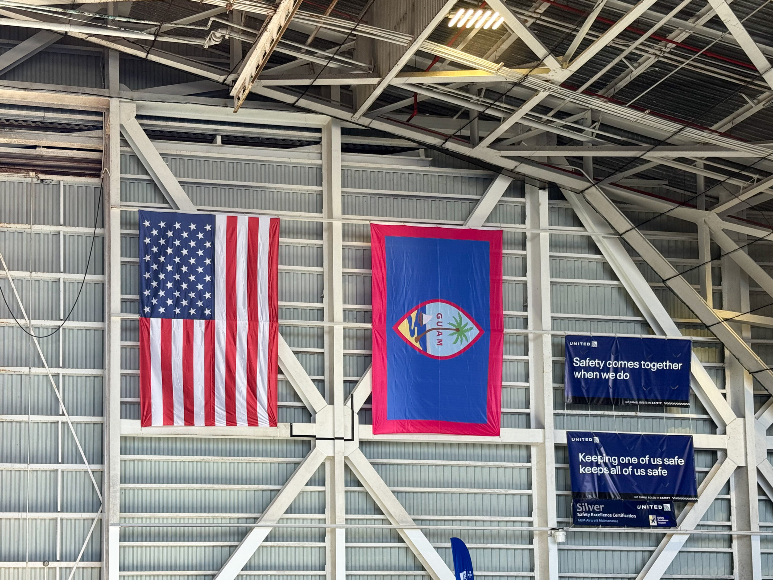 ハンガーでのユナイテッド航空、新機材ローンチイベントの様子