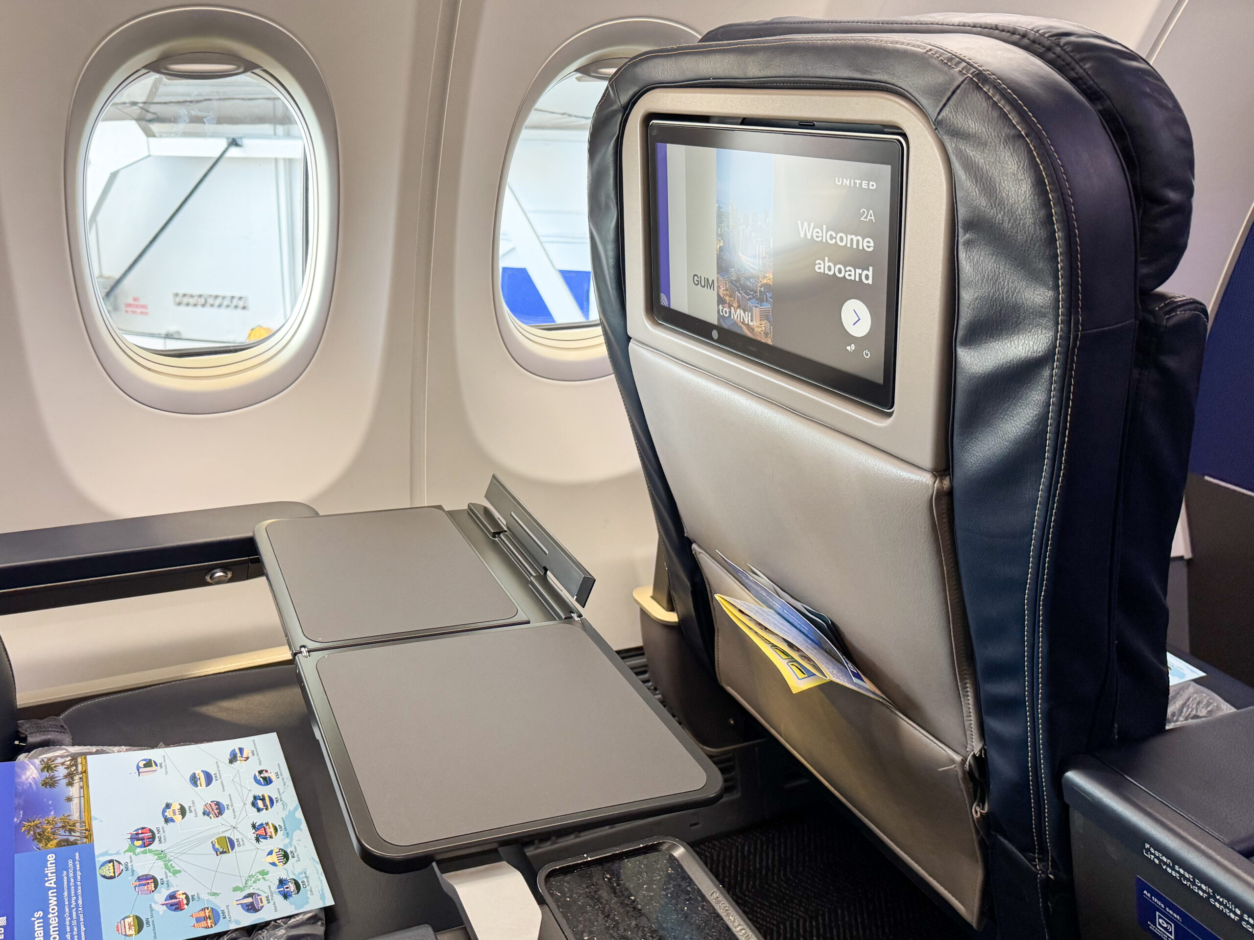 ビジネスクラス「ユナイテッド・ファースト」の13インチモニター