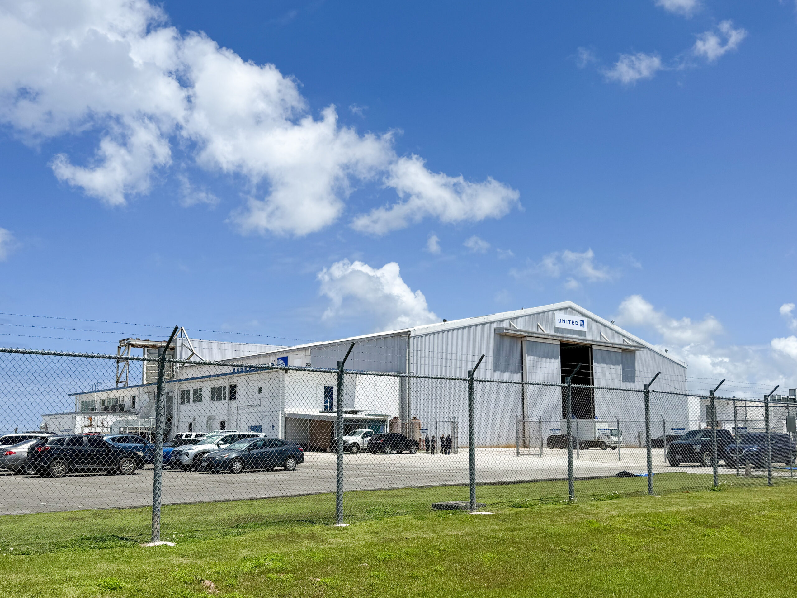グアムのユナイテッド航空ハンガー