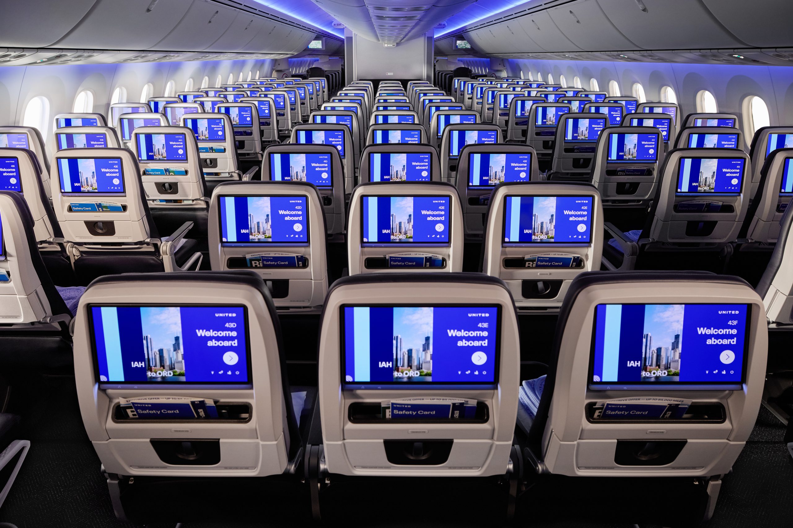 ユナイテッド航空　メディア向け発表会　機内　新機材　エコノミークラス